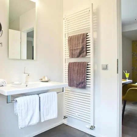 & Restaurant Krone Design מלון